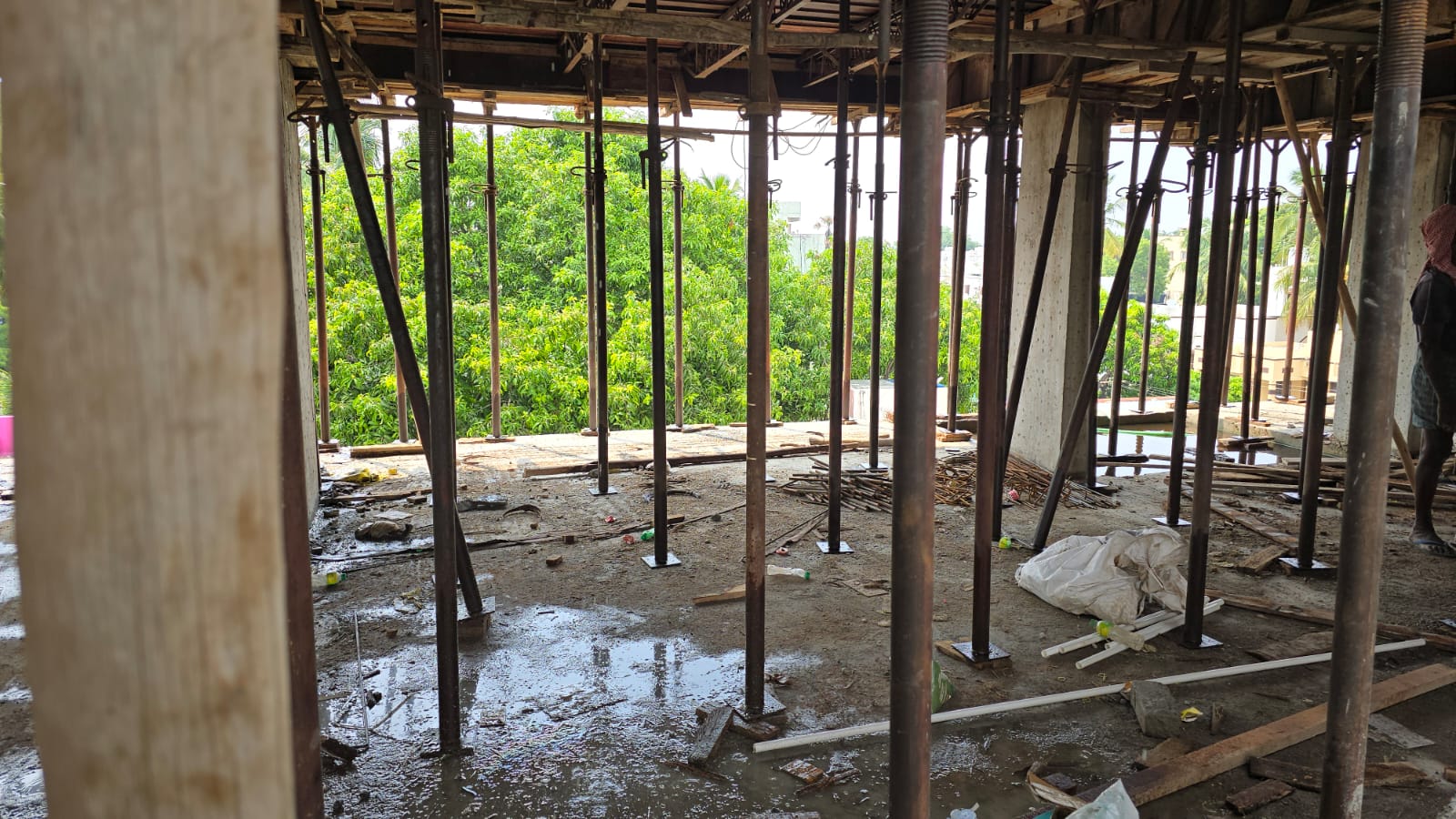 Slab formwork and supports at the Tirunelveli residential flats site